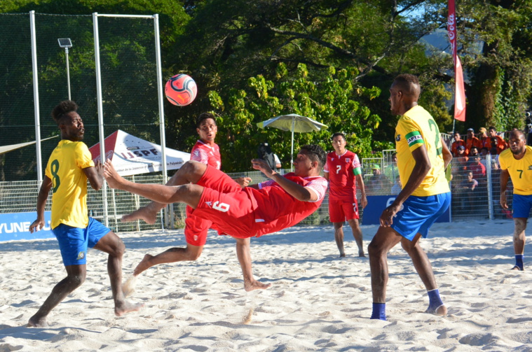 Heirauarii Salem (numéro 9) a montré la voie aux Tiki Toa ce mercredi face aux Îles Salomon. Heirauarii Salem (numéro 9) a montré la voie aux Tiki Toa ce mercredi face aux Îles Salomon.