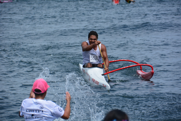 Kevin Céran-Jérusalémy à l'arrivée sur la plage de la Pointe Vénus. Kevin Céran-Jérusalémy à l'arrivée sur la plage de la Pointe Vénus.