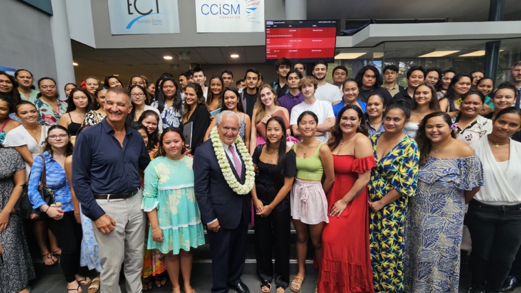 Jean-Pierre Raffarin : "La Polynésie n'a pas à s'aligner sur quiconque" Jean-Pierre Raffarin : "La Polynésie n'a pas à s'aligner sur quiconque"