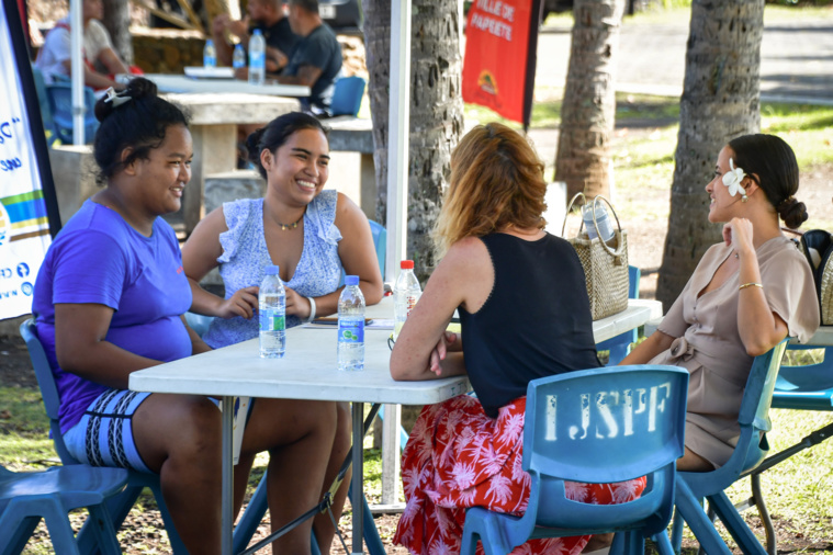 De la paperasse certes, mais l'occasion aussi et surtout de désacraliser les différentes institutions publiques. De la paperasse certes, mais l'occasion aussi et surtout de désacraliser les différentes institutions publiques.