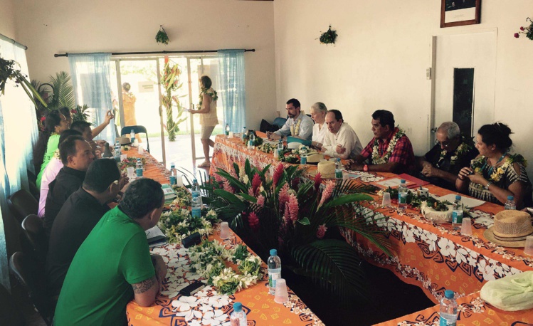 Déplacement aux Marquises du Président Edouard Fritch avec le président de la commission des lois Déplacement aux Marquises du Président Edouard Fritch avec le président de la commission des lois
