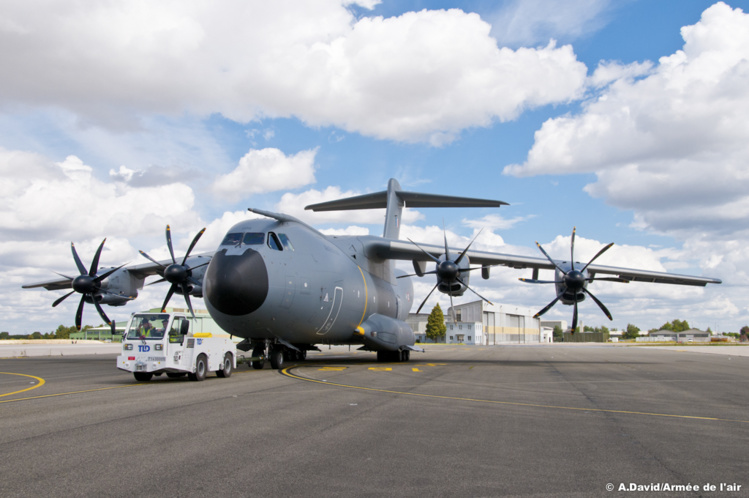 Escale technique à Tahiti de l’avion de transport militaire A400M. Escale technique à Tahiti de l’avion de transport militaire A400M.