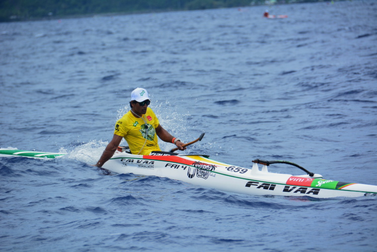 Le tenant du titre et maillot jaune lors de cette première étape, Tutearii Hoatua, a limité la casse en ne pointant qu'à 44 secondes de Revi Thon Sing. Le tenant du titre et maillot jaune lors de cette première étape, Tutearii Hoatua, a limité la casse en ne pointant qu'à 44 secondes de Revi Thon Sing.