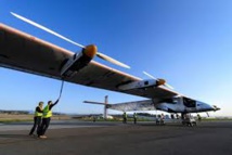 Solar Impulse 2 a décollé pour un tour du monde: "l'aventure a commencé"