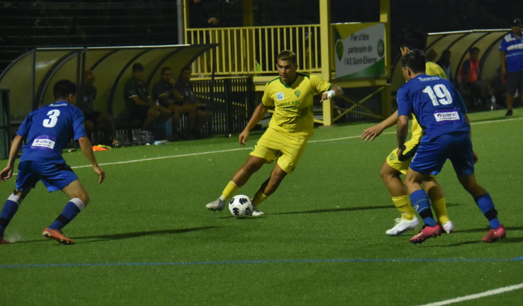 Tehotu Gitton et ses partenaires de Tefana ont déroulé leur football vendredi face à JT. Tehotu Gitton et ses partenaires de Tefana ont déroulé leur football vendredi face à JT.