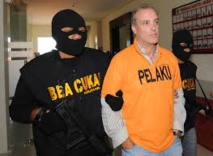 Indonésie: un Allemand condamné à 15 ans de prison pour trafic de cocaïne Indonésie: un Allemand condamné à 15 ans de prison pour trafic de cocaïne