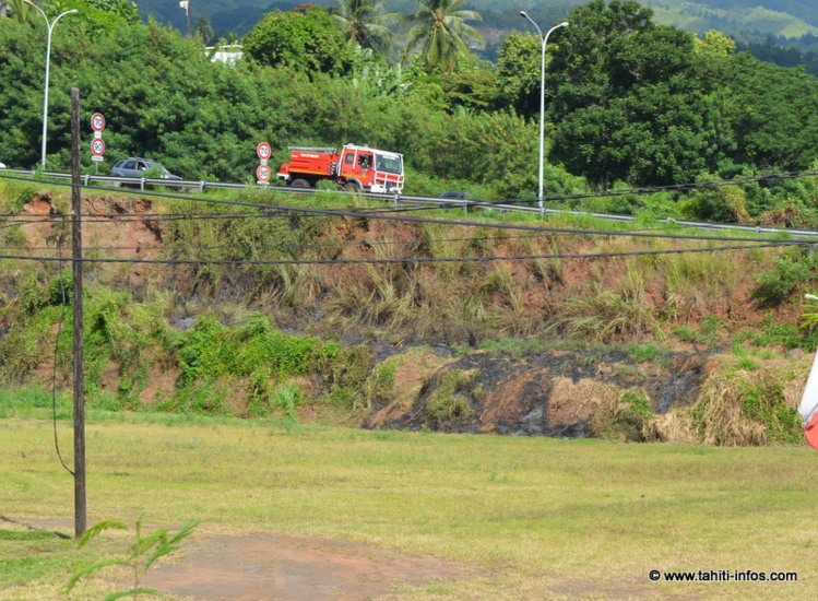 Un feu de broussailles ralentit la RDO cet après-midi Un feu de broussailles ralentit la RDO cet après-midi
