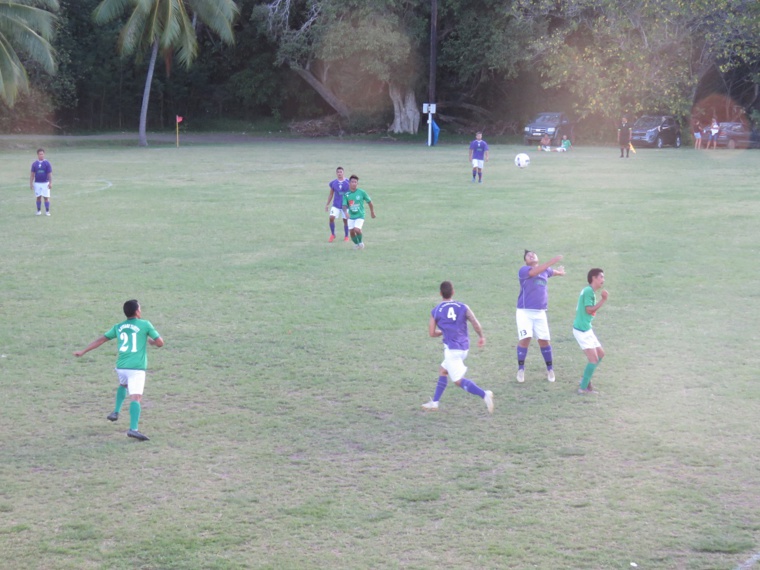 Les verts de Tiare Tahiti et les mauves de Tiare Hinano se sont livrés une partie très musclée sur le terrain de Pihaena.