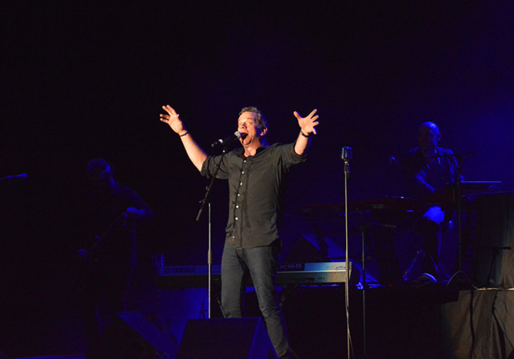 To’ata plein à craquer pour le concert de Garou To’ata plein à craquer pour le concert de Garou