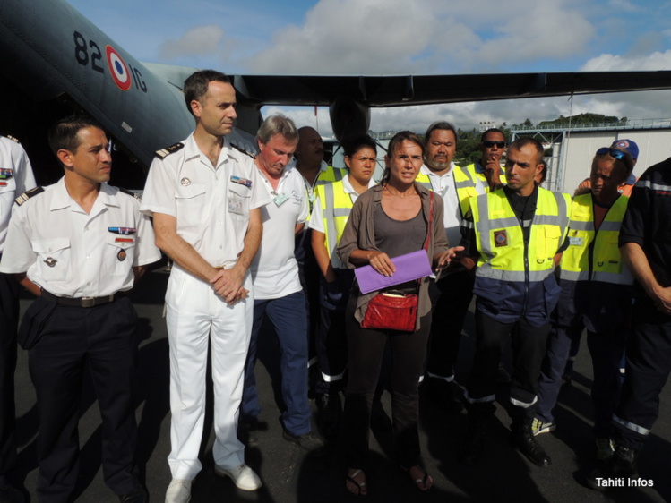Marie Baville, Directrice de cabinet du Haut-Commissariat a fait un point devant la presse sur le tarmac de la base aérienne dimanche après-midi Marie Baville, Directrice de cabinet du Haut-Commissariat a fait un point devant la presse sur le tarmac de la base aérienne dimanche après-midi