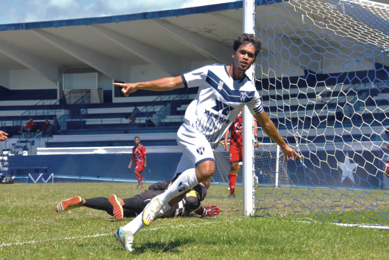 L'incontournable Teaonui Tehau en est déjà à dix buts en quatre journées de Ligue 1. L'incontournable Teaonui Tehau en est déjà à dix buts en quatre journées de Ligue 1.