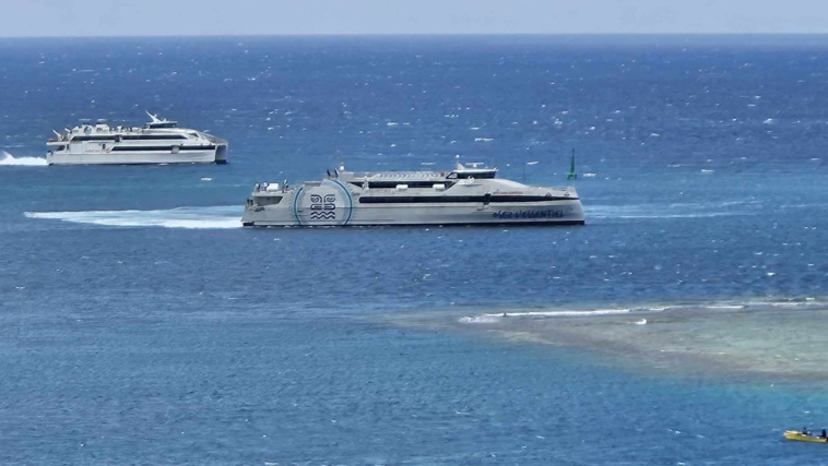 Un piroguier en détresse secouru dans la passe de Papeete Un piroguier en détresse secouru dans la passe de Papeete