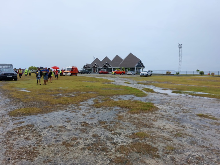 Alerte à la bombe à l'aéroport de Huahine - les vérifications se poursuivent Alerte à la bombe à l'aéroport de Huahine - les vérifications se poursuivent