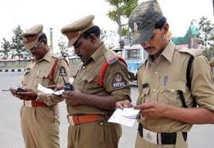 Inde: quatre policiers escortant un meurtrier détenu passent par la case bordel