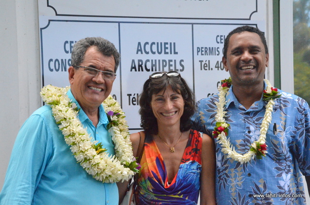 Le Président Edouard Fritch, Catherine Carlotti, directrice générale de l'OPH, et Tearii Alpha, ministre du Logement