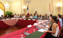 Centrales hybrides aux Tuamotu : le Président présente les conclusions d’un audit Centrales hybrides aux Tuamotu : le Président présente les conclusions d’un audit