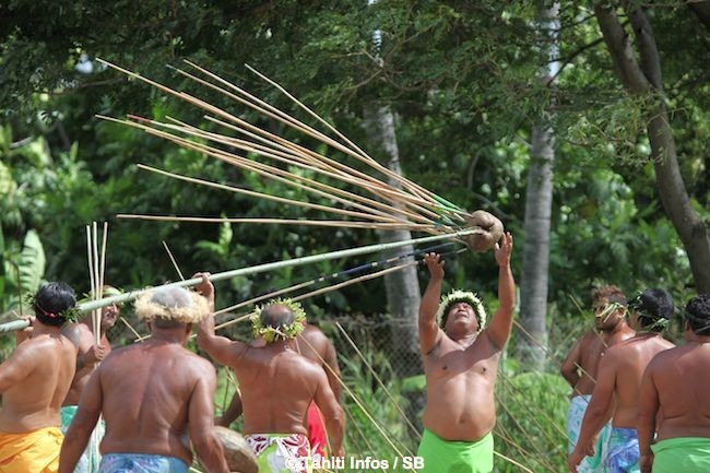 Le lancer de javelot est la spécialité des Tuamotu