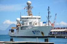 Le Ronald H. Brown à quai à Papeete.