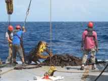 Un dragage effectué depuis le navire océanographique durant la campagne Polyplac de 2012. Il y a trois ans, la campagne de mesures avait été effectuée autour des Marquises (Photo Ifremer/L. Loubersac).