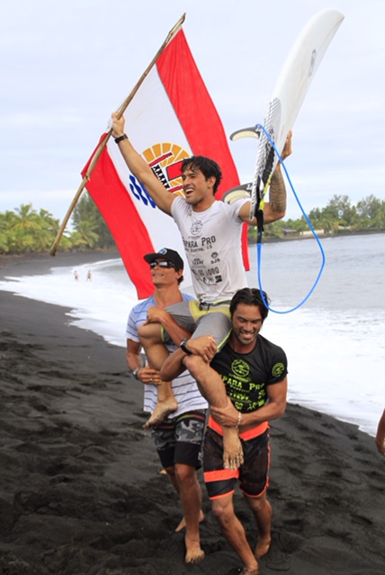 Taumata Puhetini, excelle dans les vagues de récif comme dans celles de plage © Coyo Photography Taumata Puhetini, excelle dans les vagues de récif comme dans celles de plage © Coyo Photography
