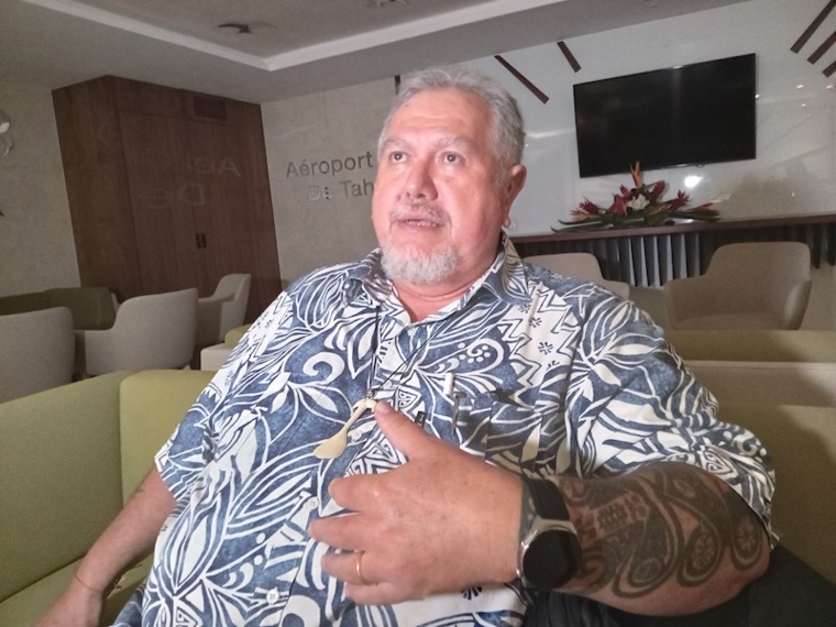 Moetai Brotherson, ce jeudi, avant son départ à Paris. Crédit photo : Stephanie Delorme. Moetai Brotherson, ce jeudi, avant son départ à Paris. Crédit photo : Stephanie Delorme.