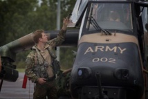 Le Prince Harry s'exerce en hélicoptère dans le bush australien