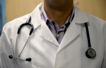 De passage en France un médecin de Taravao récolte des vêtements chauds pour les malades évasanés