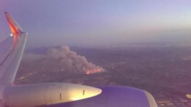 Los Angeles menacée par des incendies de broussailles, des habitants évacués Los Angeles menacée par des incendies de broussailles, des habitants évacués