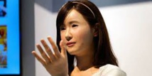 Japon: une hôtesse androïde dans un grand magasin