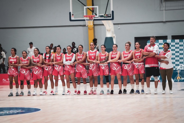 Menées quasiment pendant toute la rencontre, les basketteuses tahitiennes ont renversé leurs rivales des îles Cook dans le dernier quart-temps pour décrocher l'or. (© Fiba)