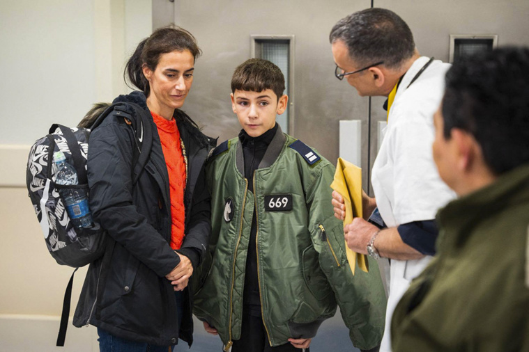 Le jeune franco-israélien Eitan Yahalomi, 12 ans, un des otages du Hamas libérés lundi soir. ISRAELI ARMY / AFP