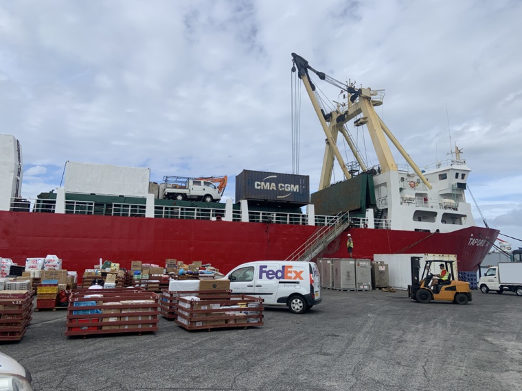 Une épave vieille de 25ans démantelée à Takaroa Une épave vieille de 25ans démantelée à Takaroa