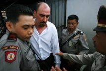 La famille du Français condamné à mort en Indonésie implore Hollande et l'UE de le sauver