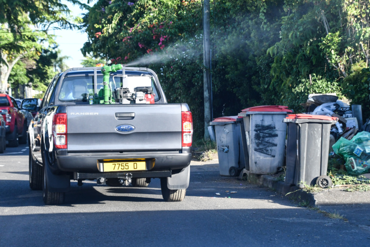 La première campagne de pulvérisation a eu lieu ce jeudi, dans les quartiers de Taunoa. La première campagne de pulvérisation a eu lieu ce jeudi, dans les quartiers de Taunoa.