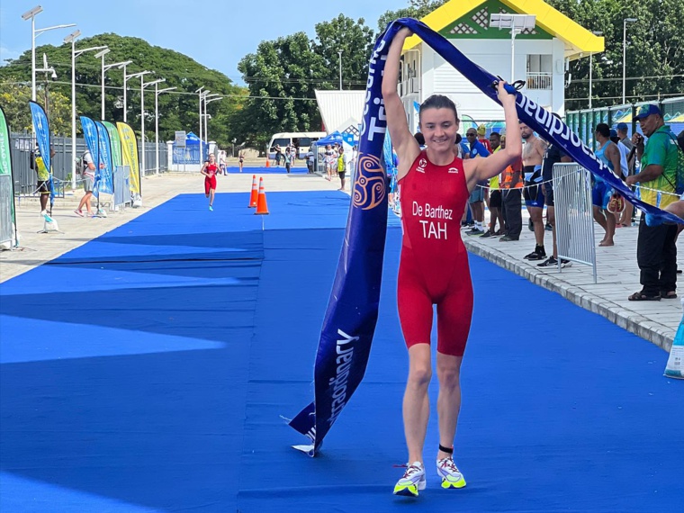 Salomé de Barthez repart d'Honiara avec trois médailles d'or autour du cou avec des succès au triahtlon, à l'aquathlon et au relais mixte avec Benjamin Zorgnotti. (photo : Fédération tahitienne de triahtlon)
