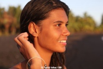 Vaimiti Teiefitu – Portrait : Un mannequin qui surfe et qui a la tête bien remplie. Vaimiti Teiefitu – Portrait : Un mannequin qui surfe et qui a la tête bien remplie.