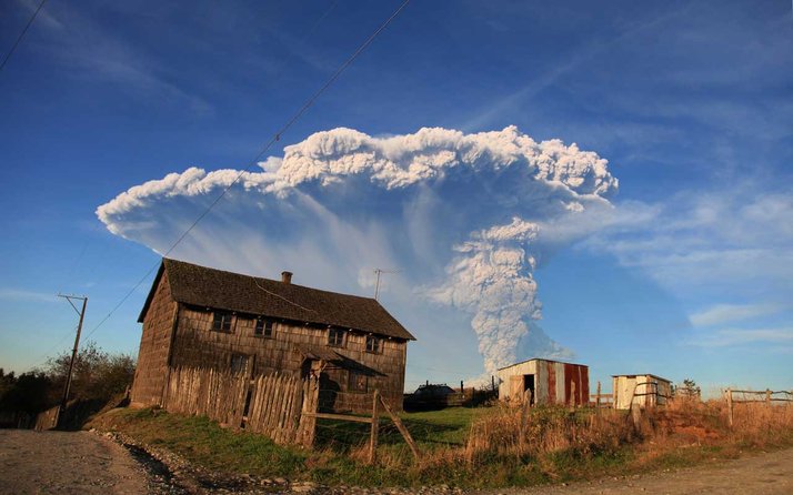 Le volcan chilien Calbuco fume encore, les cendres atteignent les pays voisins