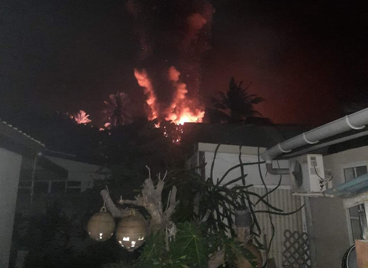 Un incendie probablement criminel en cours à l’ex Méridien de Punaauia