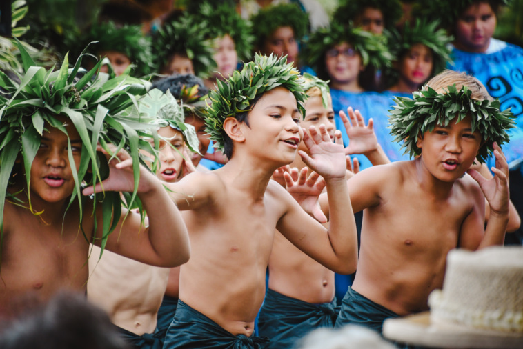 La jeunesse de Faa'a était également là pour rendre hommage à leur maire. La jeunesse de Faa'a était également là pour rendre hommage à leur maire.