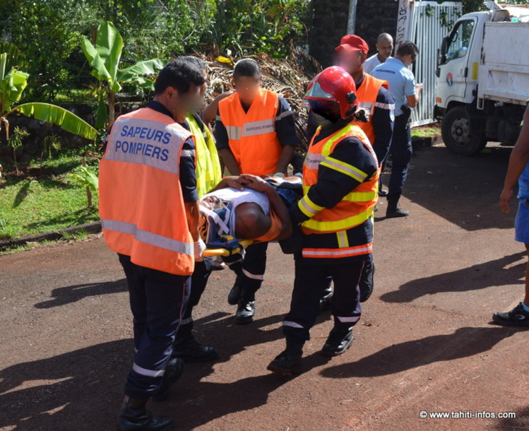 Mahina : Les freins du camion-poubelle lâchent, deux éboueurs blessés Mahina : Les freins du camion-poubelle lâchent, deux éboueurs blessés
