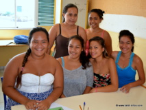 Maeva, entourée de son conseil municipal Maeva, entourée de son conseil municipal