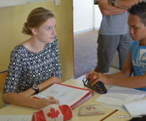 Céline et l'un de ses conseillers municipaux Céline et l'un de ses conseillers municipaux