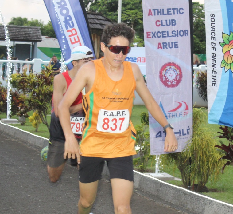 Kohai Schmit a remporté la Corrida de Arue en battant Felice Covillon au sprint. Kohai Schmit a remporté la Corrida de Arue en battant Felice Covillon au sprint.