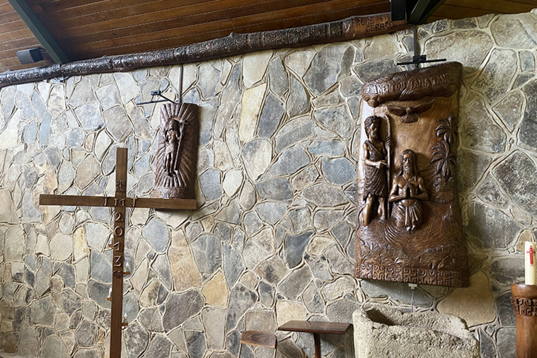 Damien Hoturau, sculpteur marquisien : entre tradition et transmission Damien Hoturau, sculpteur marquisien : entre tradition et transmission