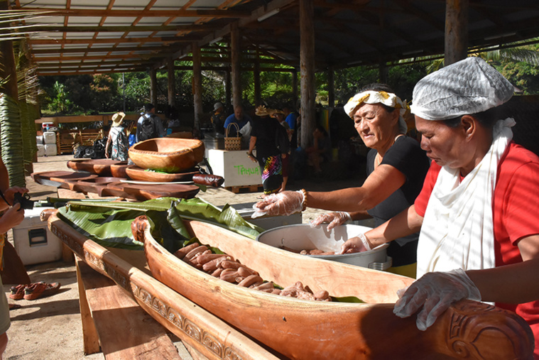 Au cœur des cuisines marquisiennes durant le Matavaa Au cœur des cuisines marquisiennes durant le Matavaa