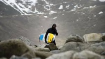 Surfeurs de l'extrême au-dessus du cercle polaire arctique Surfeurs de l'extrême au-dessus du cercle polaire arctique