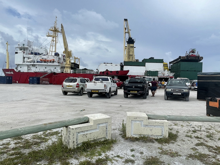 Hao fait le plein de marchandises pour les fêtes Hao fait le plein de marchandises pour les fêtes