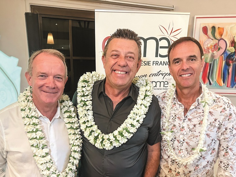 Christophe Plée, le 4 octobre dernier à l'occasion de sa réélection à la tête de la CPME Polynésie, entouré de son vice-président Régis Vignal, et de Jean-Eudes du Mesnil, secrétaire général de la CPME France présent pour l'occasion. credit photo archives tahiti infos