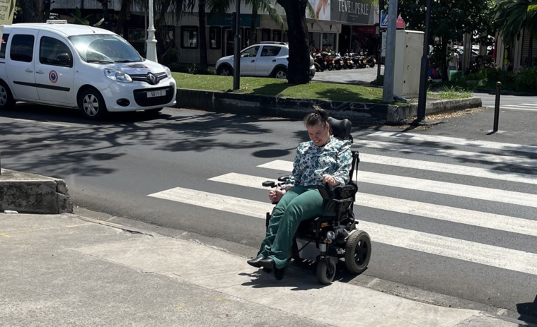 Les passages piétons du front de mer aménagés pour les PMR Les passages piétons du front de mer aménagés pour les PMR