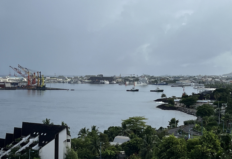 Les remorqueurs bloquent la rade de Papeete